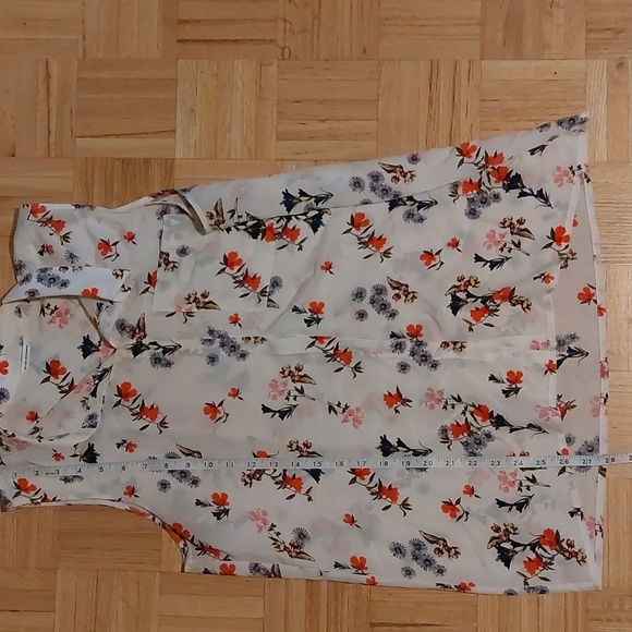 Club Monaco white floral sleevless button up blouse with collar - Picture 4 of 5